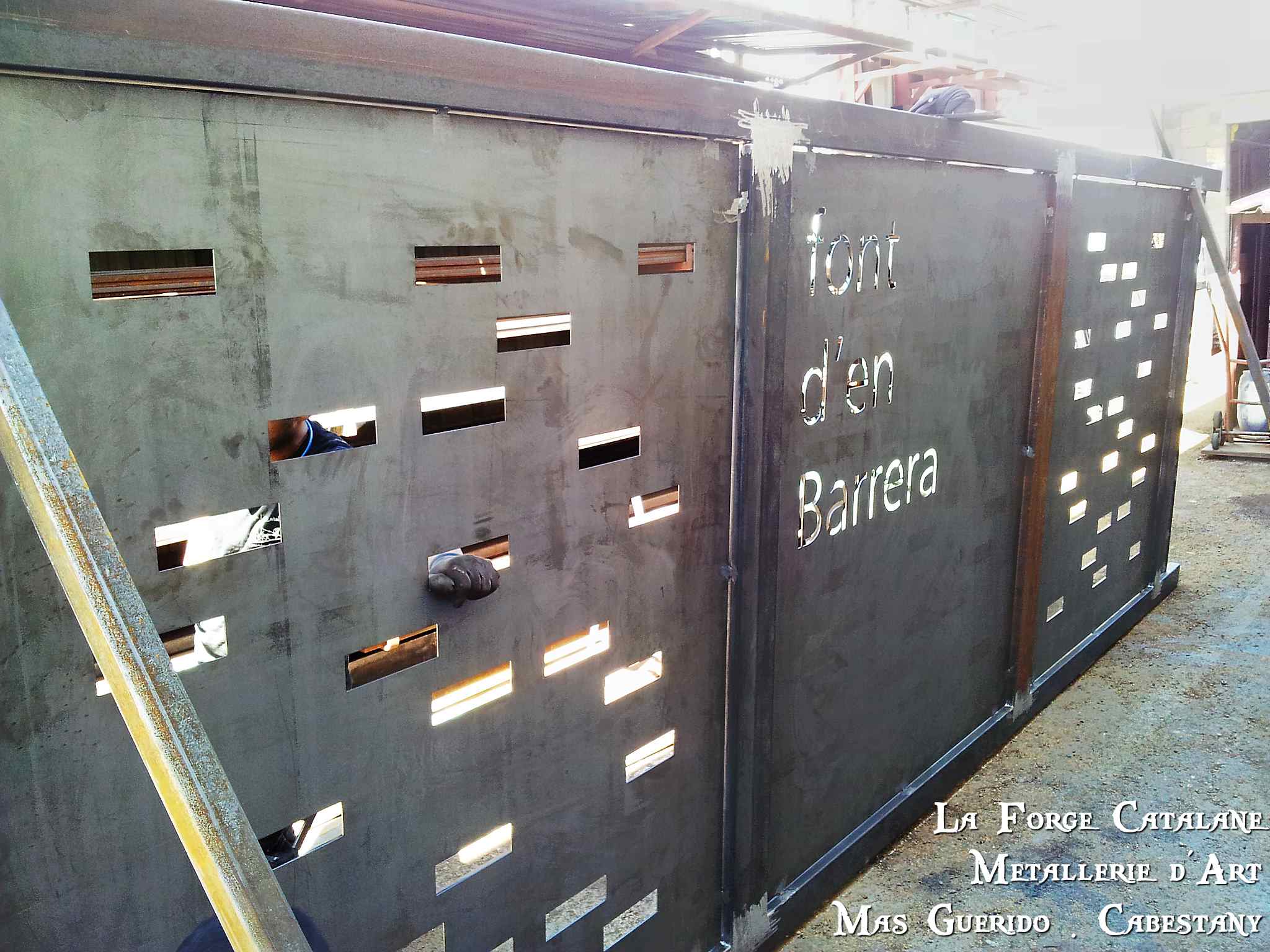 decoupe laser panneaux portail forge catalane.jpg